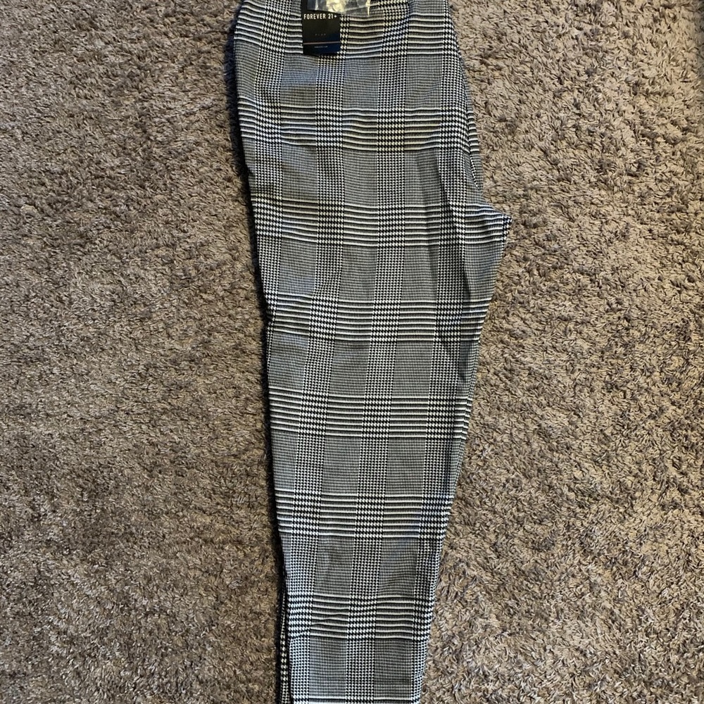 Forever 21 Plus Houndstooth Ankle Pants (3X)